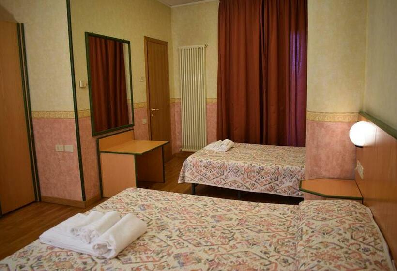 חדר משפחתי, Baffo Rosso