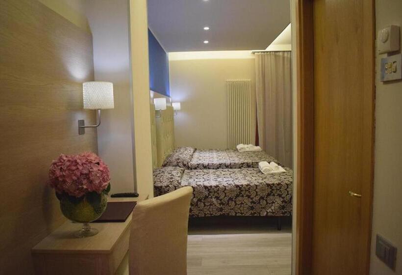 חדר סופריור לארבעה, Baffo Rosso