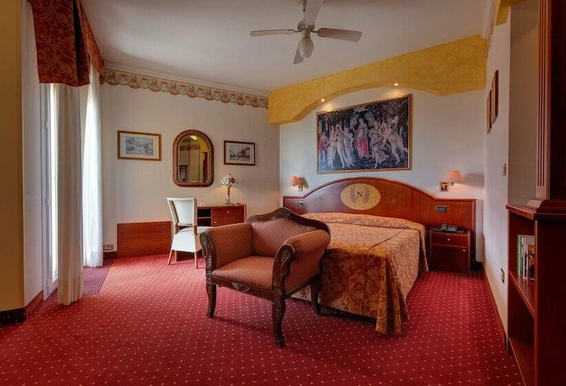 주니어 스위트 발코니, Napoleon