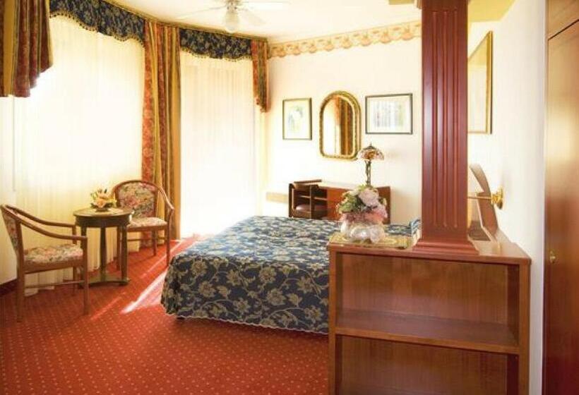 수피리어 룸, Napoleon