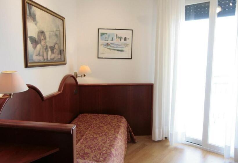 스탠다드 싱글 룸, Napoleon