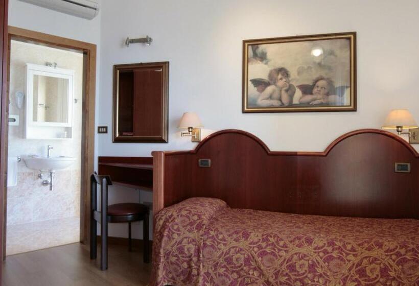 Standard Single Room, Napoleon