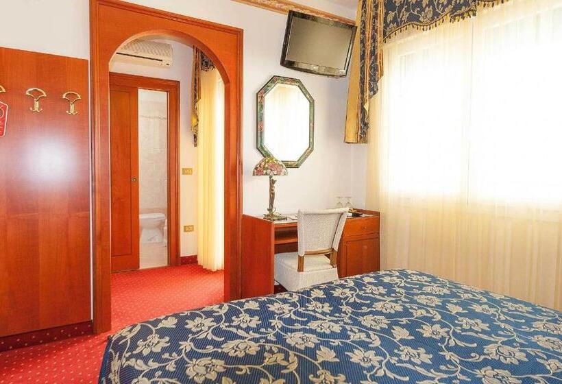 Standard Room Side Sea View, Napoleon