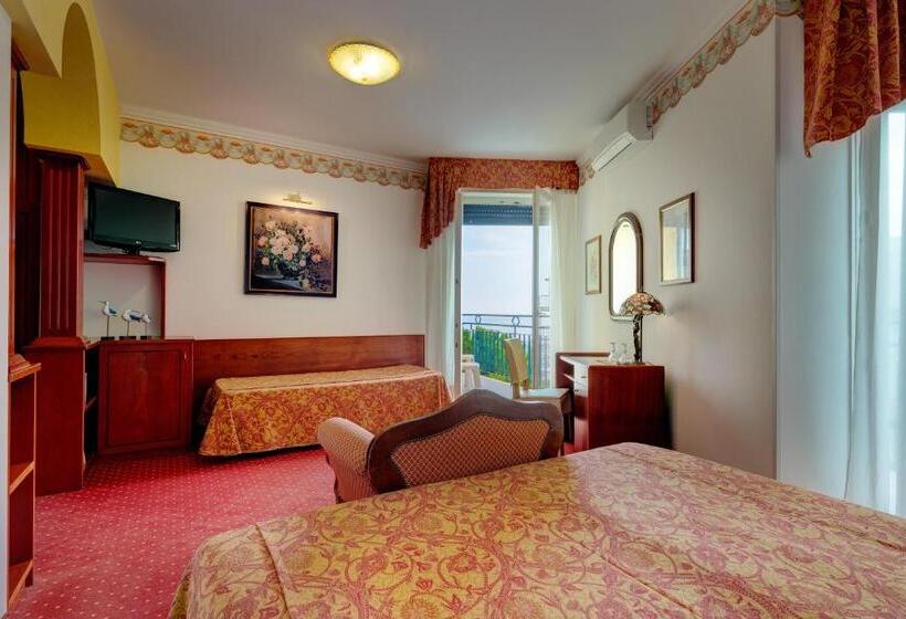 주니어 스위트, Napoleon