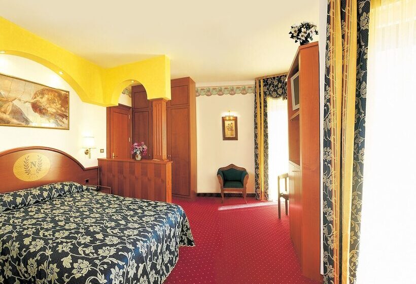 주니어 스위트 측면 바다 전망, Napoleon