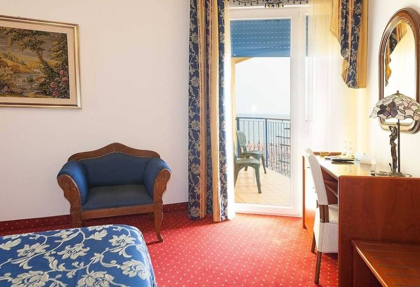 Superior Triple Room, Napoleon