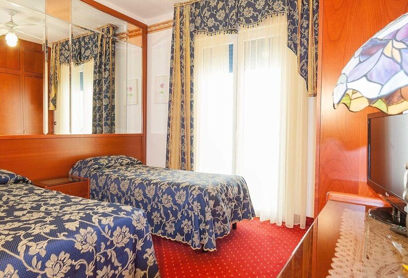Superior Triple Room, Napoleon
