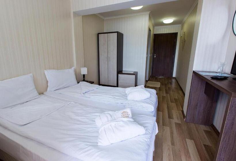 标准间带露台, Nikol