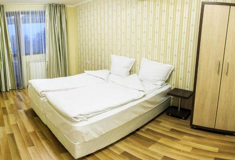 舒适型房间, Nikol