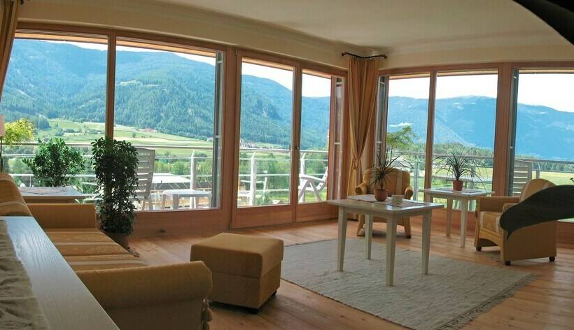 סוויטה עם מרפסת, Olympia