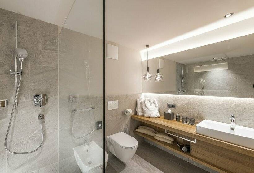 חדר סופריור, Olympia