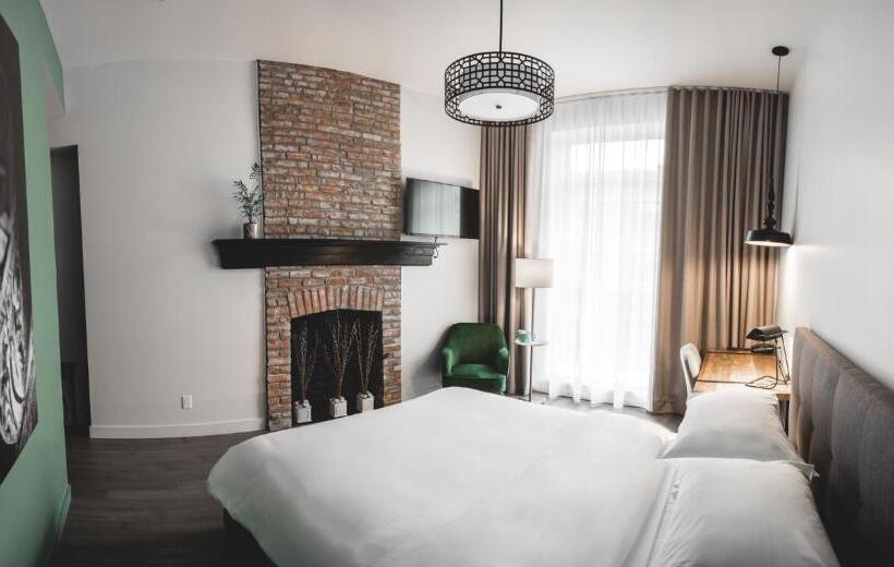 اتاق کلاسیک, Oui Go!