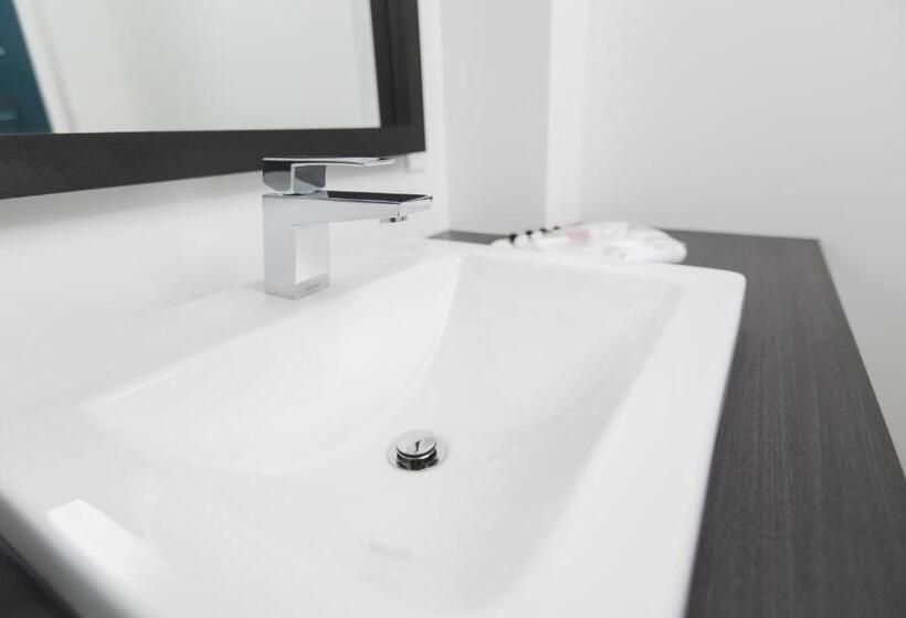 اتاق کلاسیک, Oui Go!