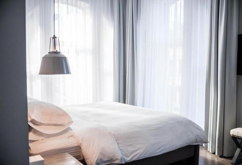 اتاق سوپریور, Oui Go!