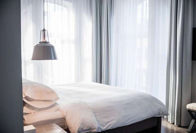 اتاق سوپریور, Oui Go!