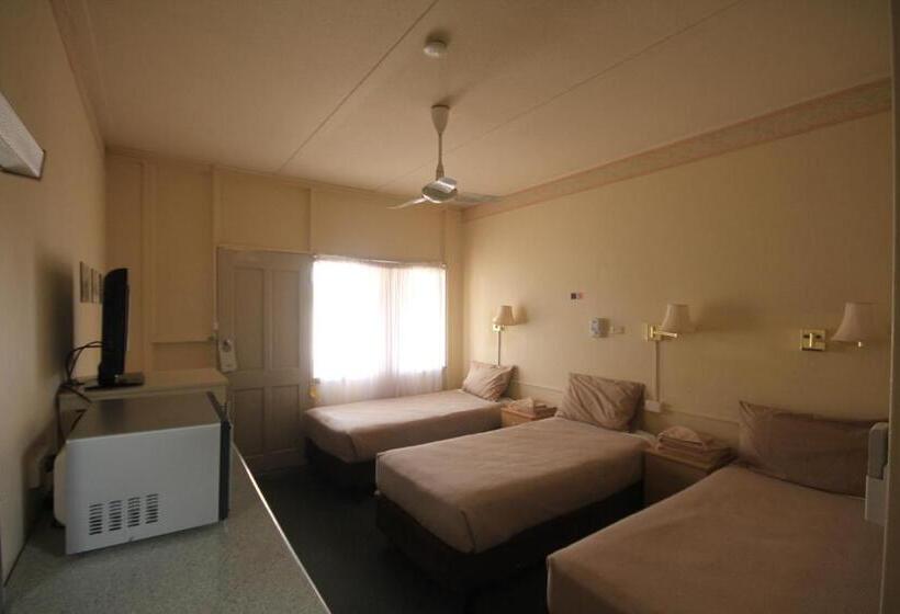 חדר בסיסי לשלושה, Aromet Motor Inn