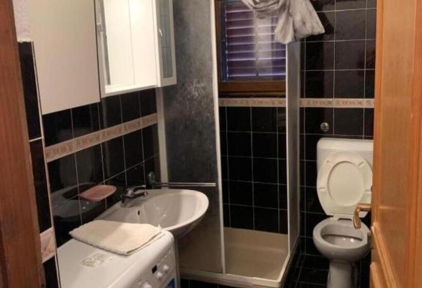 إستوديو قياسى مطل على البحر مزوَّد بشرفة, Apartments Ata