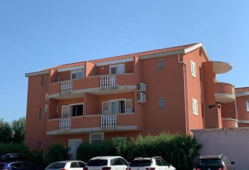 إستوديو قياسى مطل على البحر مزوَّد بشرفة, Apartments Ata