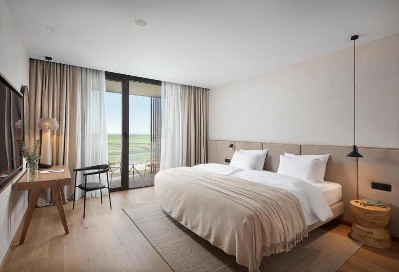 غرفة ديلوكس مطلّة علي الحديقة, Materra