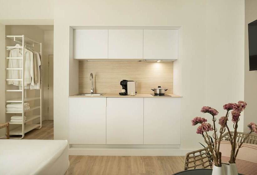 스탠다드 스튜디오, Lan Suites