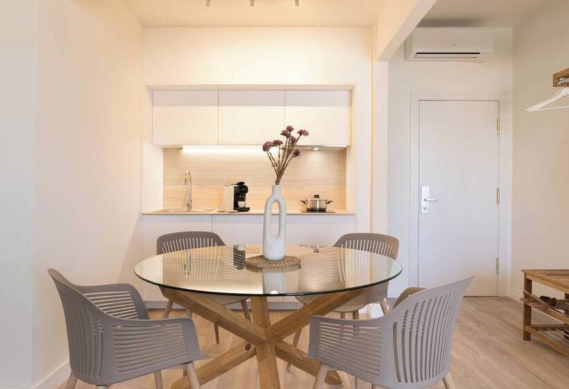 سوییت سوپریور, Lan Suites