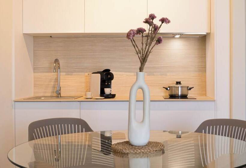 수피리어 스위트, Lan Suites