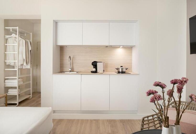 스탠다드 스튜디오, Lan Suites