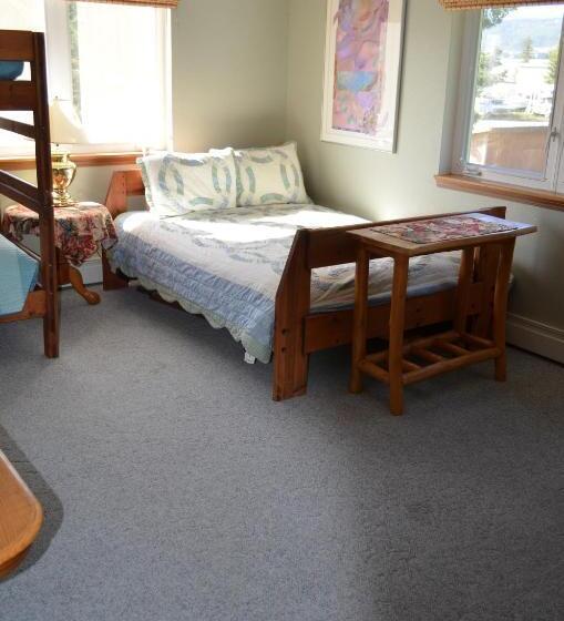 جناح عائلي, Bay Avenue Inn