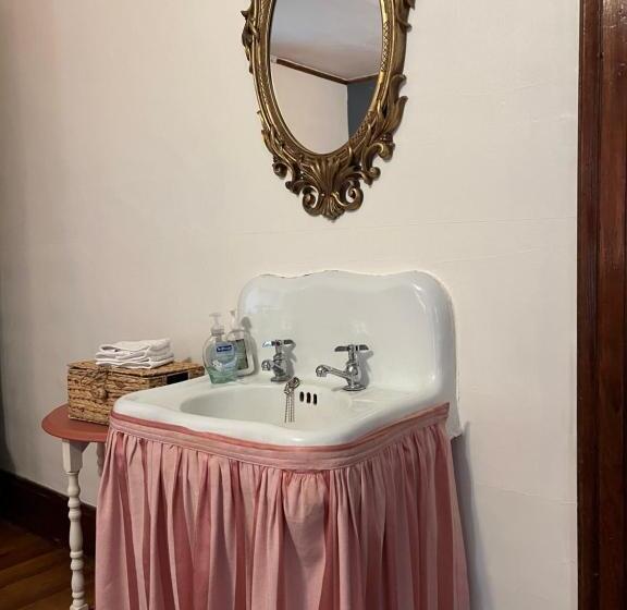 デラックスルーム, Bed And Breakfast Hearts Desire