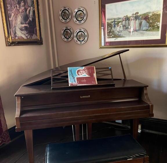 デラックスの4人部屋, Bed And Breakfast Hearts Desire