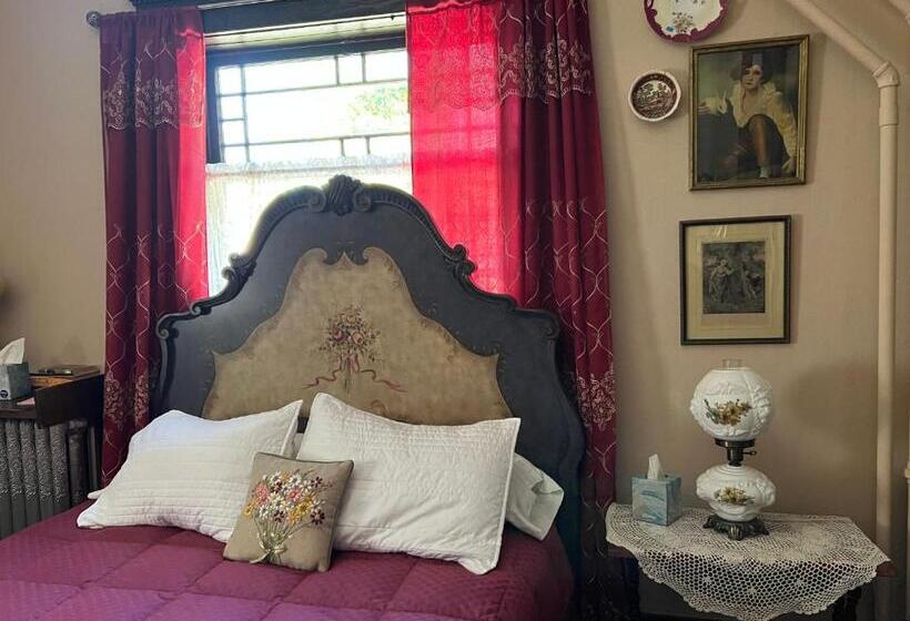 デラックスの4人部屋, Bed And Breakfast Hearts Desire