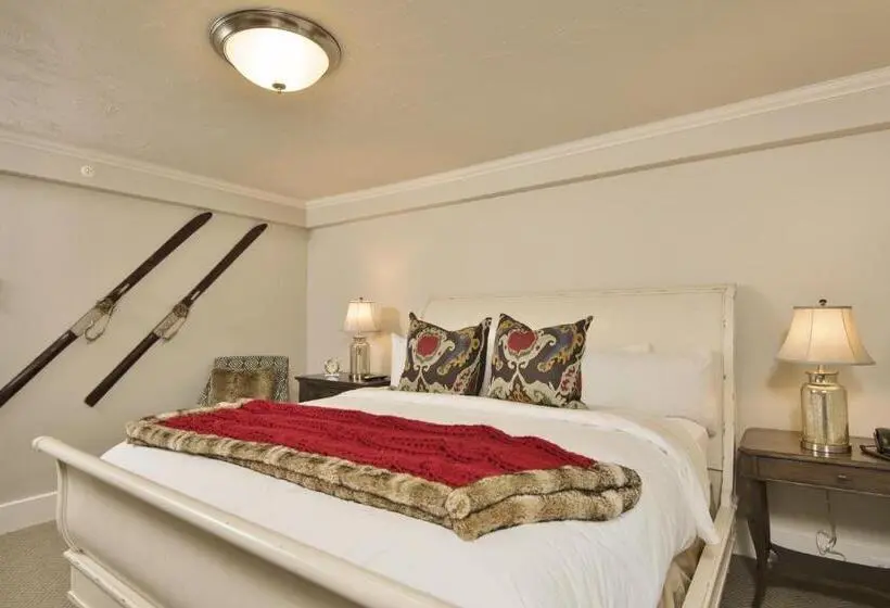 اتاق سوپریور با تخت بزرگ, Huff House Inn And Cabins