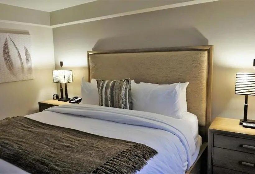 سوئیت با تخت بزرگ, Huff House Inn And Cabins