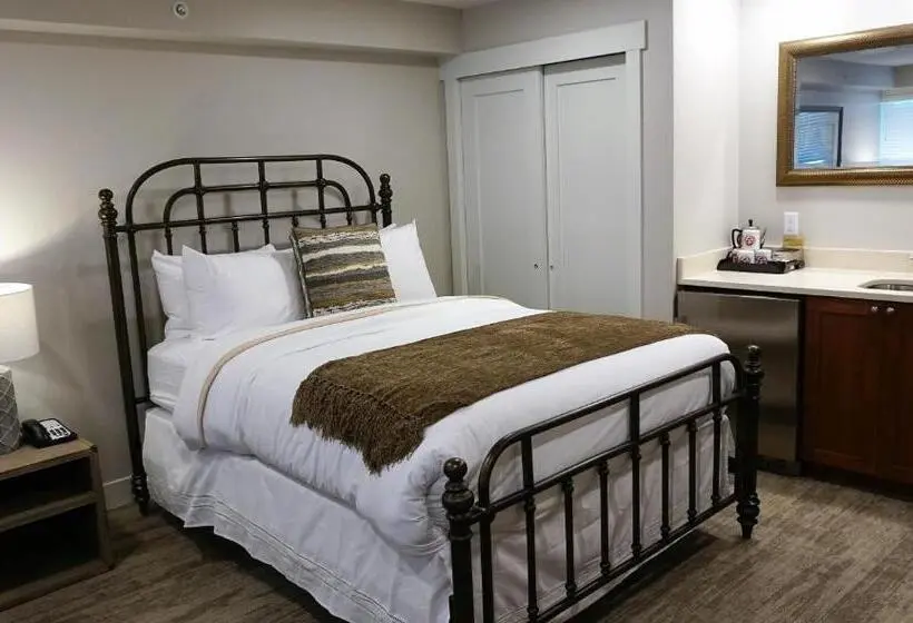 سوئیت با تخت بزرگ, Huff House Inn And Cabins