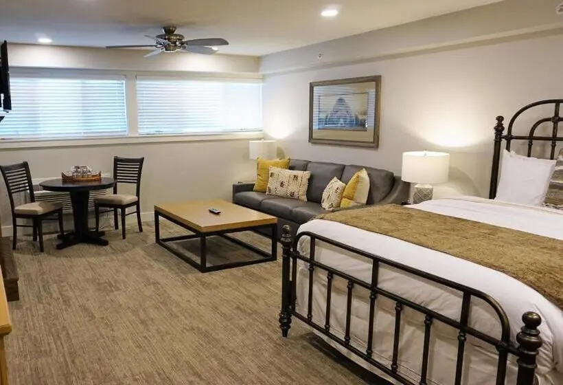 سوئیت با تخت بزرگ, Huff House Inn And Cabins