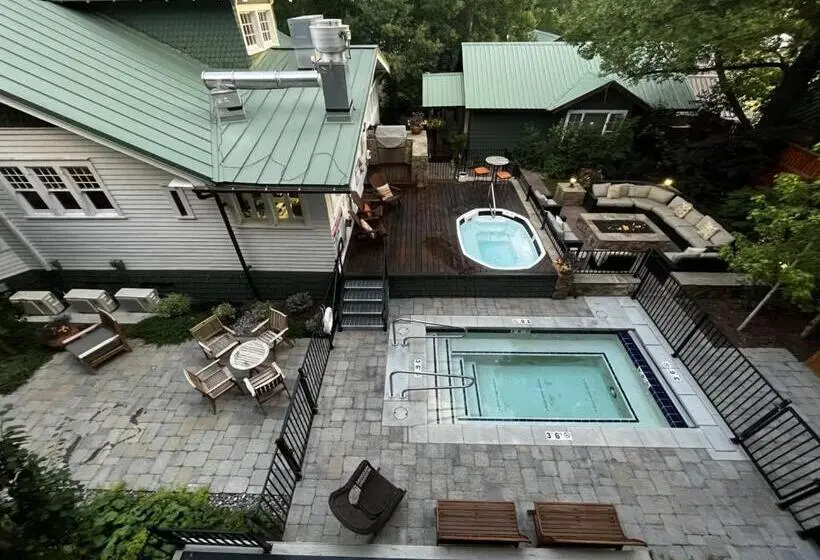 سوئیت با تخت بزرگ, Huff House Inn And Cabins