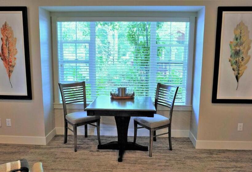 جناح, Huff House Inn And Cabins