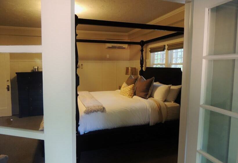 جناح ديلوكس, Huff House Inn And Cabins