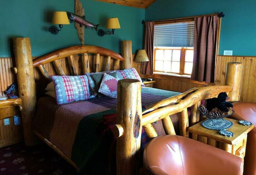 Люкс с Балконом, Lake George Boathouse Waterfront Lodging