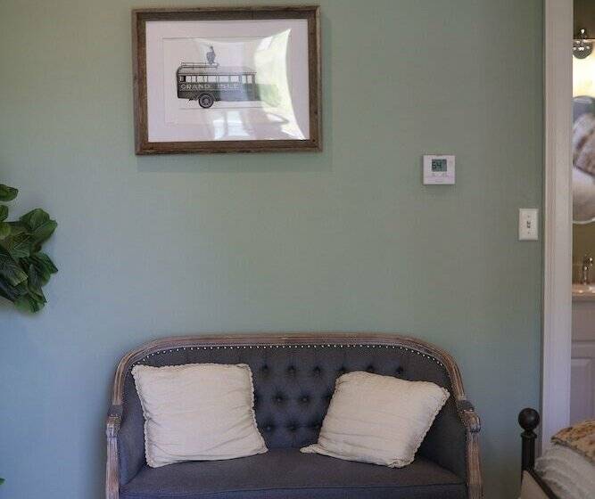 غرفة قياسية, The Myrtles