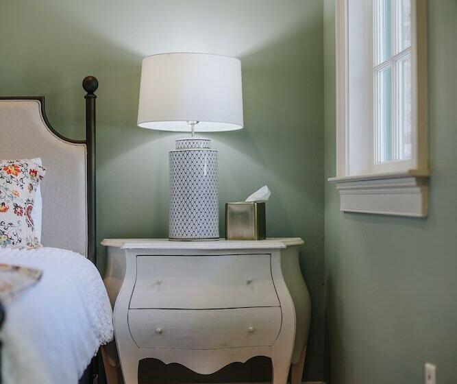 غرفة قياسية, The Myrtles