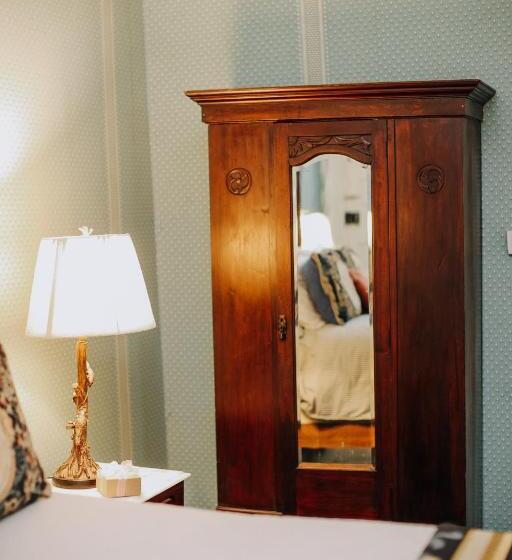 غرفة قياسية, The Myrtles