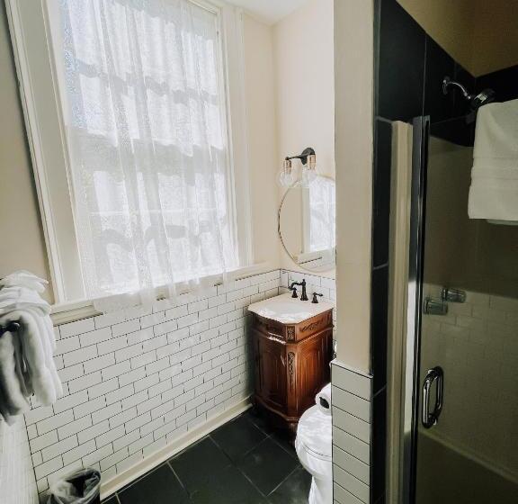 غرفة قياسية, The Myrtles