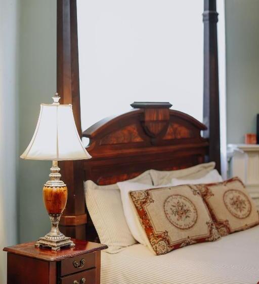 غرفة قياسية, The Myrtles