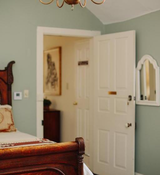 غرفة قياسية, The Myrtles