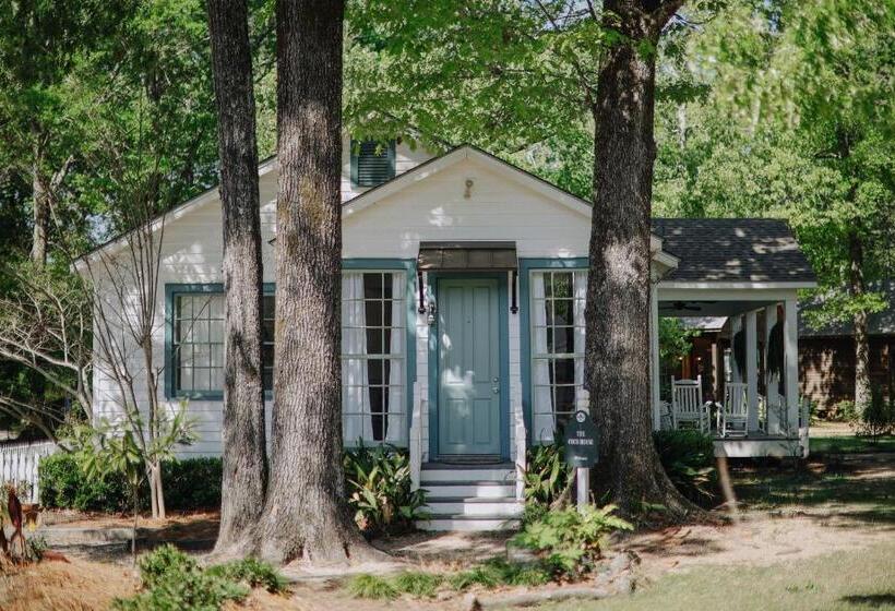 جناح غرفتين نوم, The Myrtles