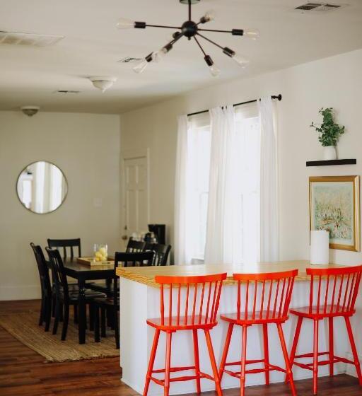 جناح غرفتين نوم, The Myrtles