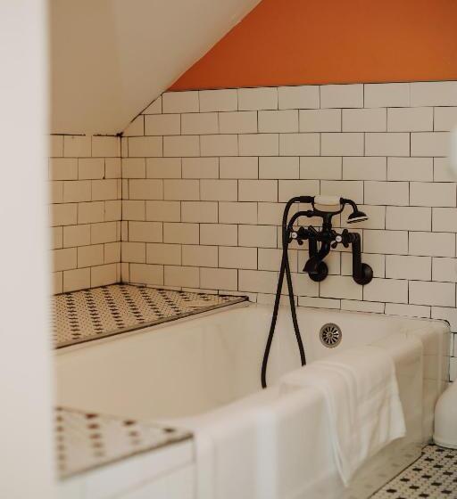 غرفة قياسية, The Myrtles