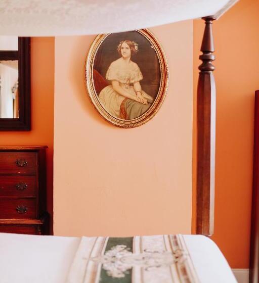 غرفة قياسية, The Myrtles