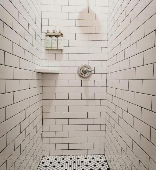 غرفة قياسية, The Myrtles